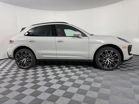 Certified 2026 Porsche Macan AWD/4WD image 8