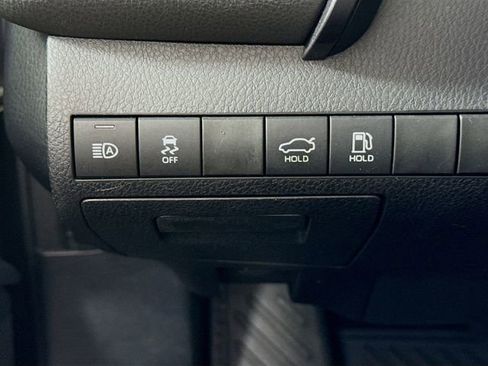 Used 2019 Toyota Camry XLE image 11