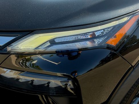 Used 2024 Nissan Rogue S FWD image 12