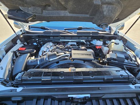 Used 2024 Chevrolet Silverado 2500 LT image 30