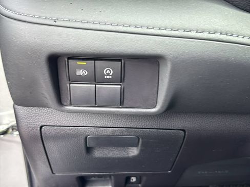 Used 2023 Toyota Highlander L FWD image 15