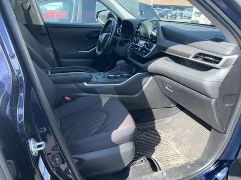 Used 2022 Toyota Highlander LE image 15