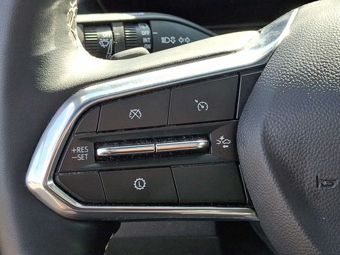 Used 2025 Chevrolet Traverse LT w/ Sun and Wheel Package FWD image 22