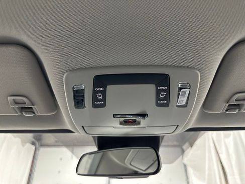 Used 2025 Toyota Sienna LE image 42