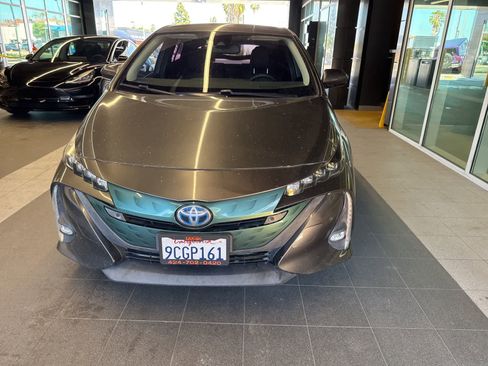 Used 2017 Toyota Prius Prime Advanced image 2