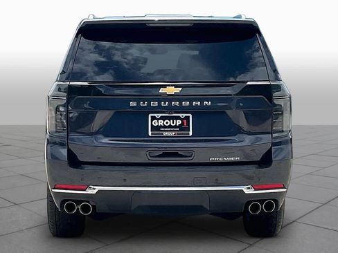 Used 2025 Chevrolet Suburban Premier RWD image 5
