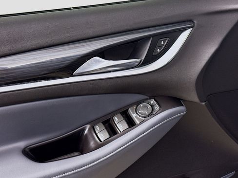 Used 2018 Buick Enclave Essence image 24