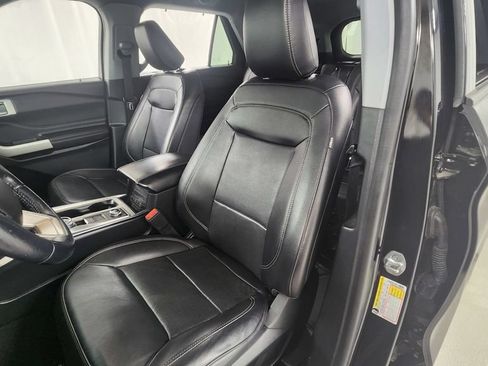 Used 2022 Ford Explorer Limited w/ Equipment Group 301A AWD/4WD image 10