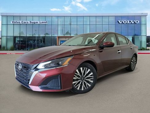 Used 2024 Nissan Altima 2.5 SV w/ SV Premium Package FWD image 1