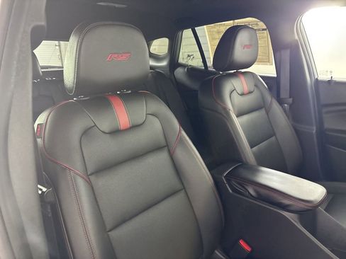 Used 2025 Chevrolet Trax RS w/ Sunroof Package image 27