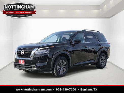 Used 2024 Nissan Pathfinder SV FWD image 3