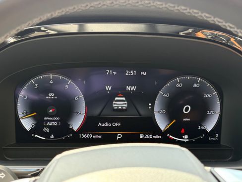 Used 2024 INFINITI QX60 Sensory w/ Vision Package AWD/4WD image 11