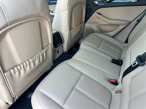 Certified 2026 Porsche Macan AWD/4WD image 13