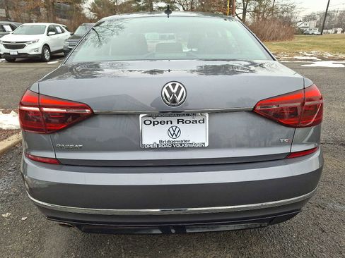 Used 2017 Volkswagen Passat 1.8T R-Line image 5