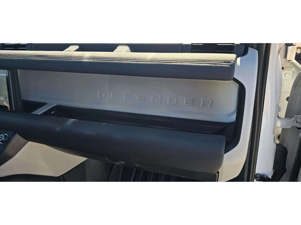 Used 2021 Land Rover Defender 110 X-Dynamic SE AWD/4WD image 35