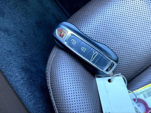 Used 2022 Porsche Panamera 4S w/ Premium Package image 14