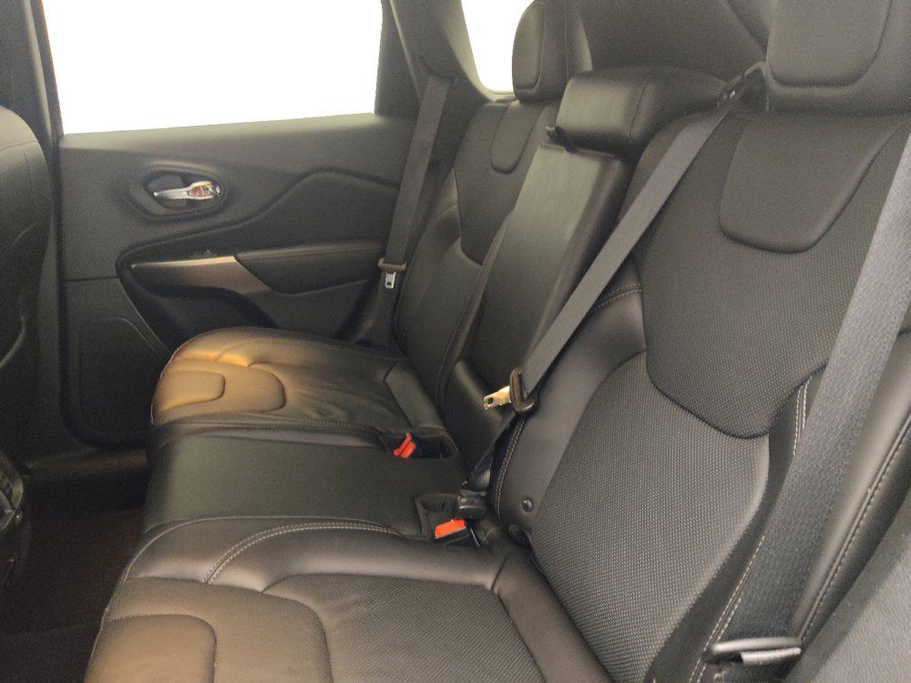 Used 2019 Jeep Cherokee Limited AWD/4WD image 18