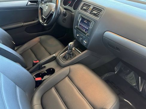Used 2017 Volkswagen Jetta SE FWD image 15