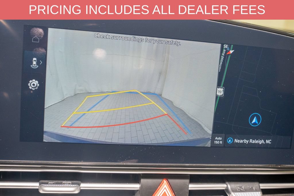Used 2025 Hyundai Elantra Limited FWD image 14