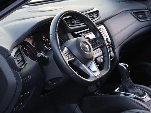 Used 2020 Nissan Rogue SL image 11