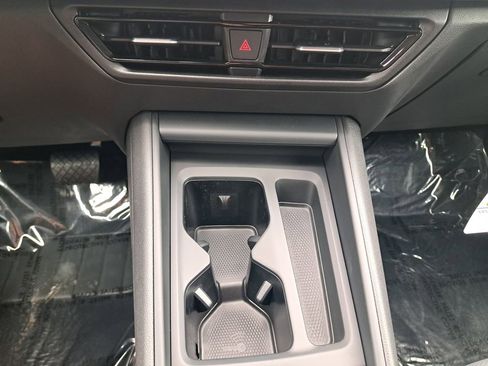 New 2025 Volkswagen Tiguan SE FWD image 23