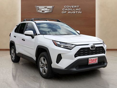 Used 2025 Toyota RAV4 XLE FWD image 6