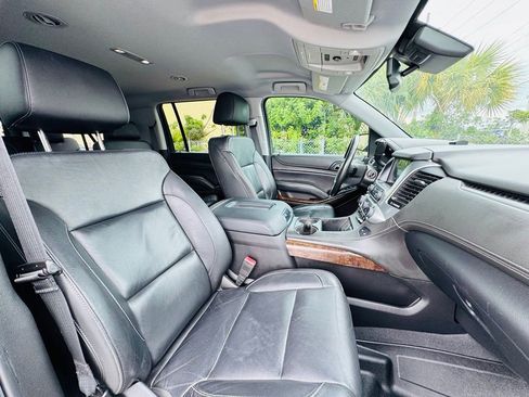 Used 2020 Chevrolet Suburban LT RWD image 17