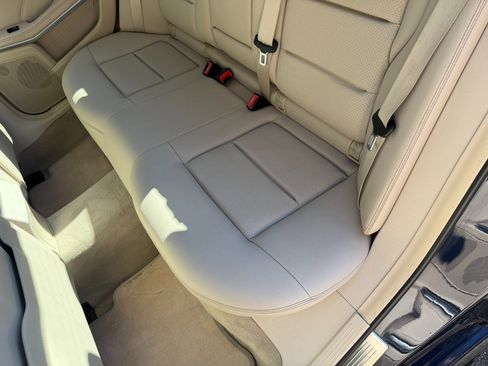 Used 2014 Mercedes-Benz E 350 4MATIC Sedan image 41