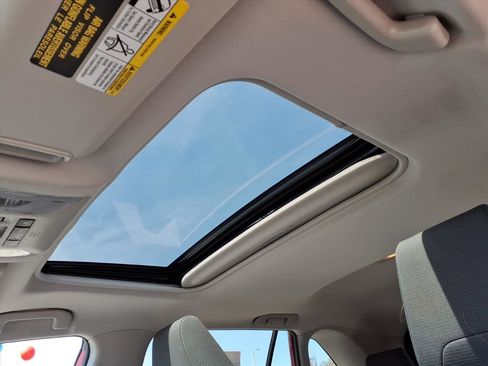 Used 2021 Toyota RAV4 XLE w/ Convenience Package image 6