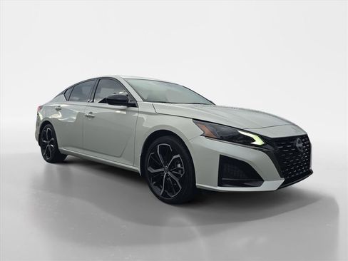 New 2025 Nissan Altima 2.5 SR image 7