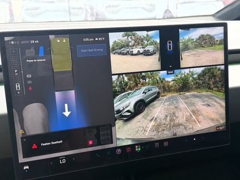 Used 2024 Tesla Cybertruck AWD Crew Cab image 23