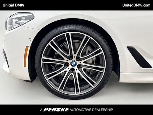 Used 2020 BMW 540i w/ M Sport Package image 2