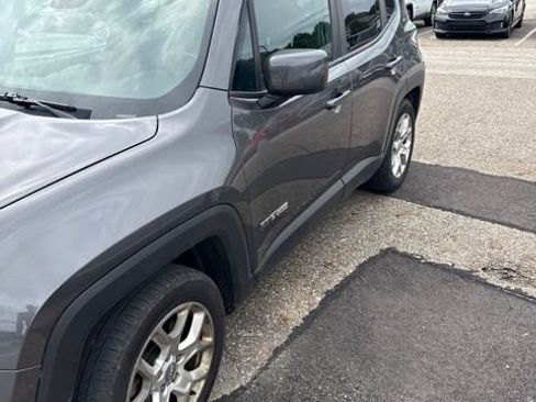 Used 2017 Jeep Renegade Latitude w/ Cold Weather Group FWD image 2