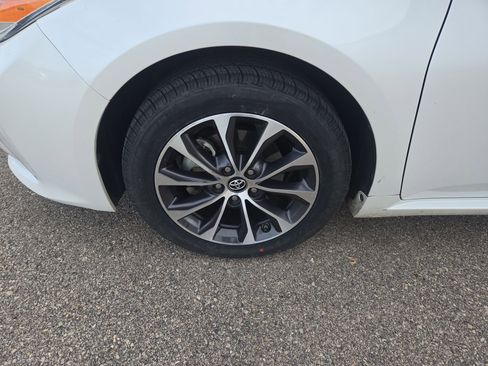 Used 2018 Toyota Avalon XLE Plus image 30