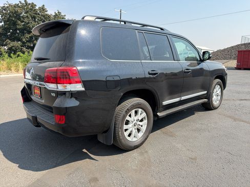 Used 2018 Toyota Land Cruiser AWD/4WD image 7