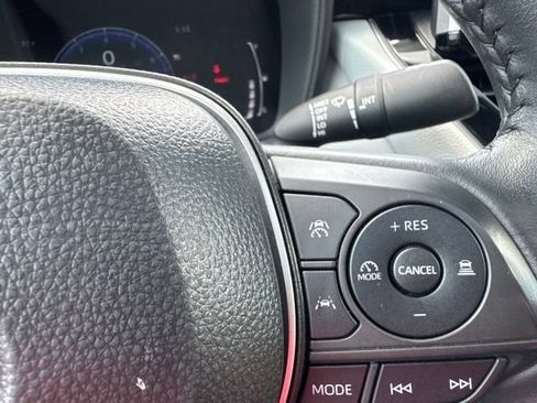 Used 2025 Toyota Corolla SE w/ SE Premium Package FWD image 5