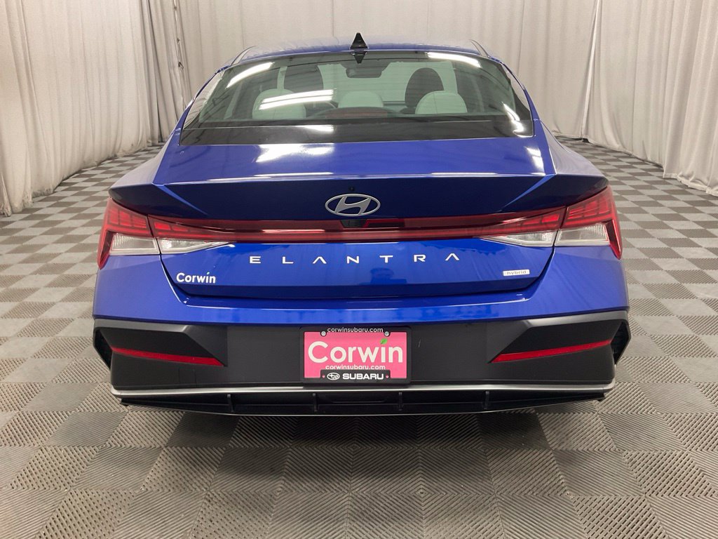 Used 2025 Hyundai Elantra Limited FWD image 5