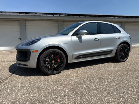 Used 2023 Porsche Macan GTS AWD/4WD image 2