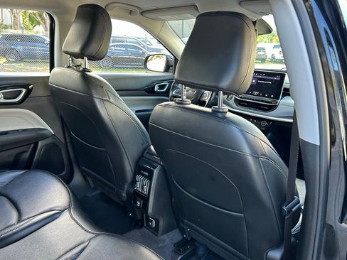 Certified 2022 Jeep Compass Limited image 38