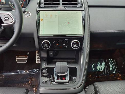 Certified 2024 Jaguar E-PACE R-Dynamic SE AWD/4WD image 15