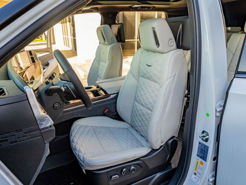 Used 2026 Cadillac Escalade Platinum Sport w/ LPO, ONYX Package image 28