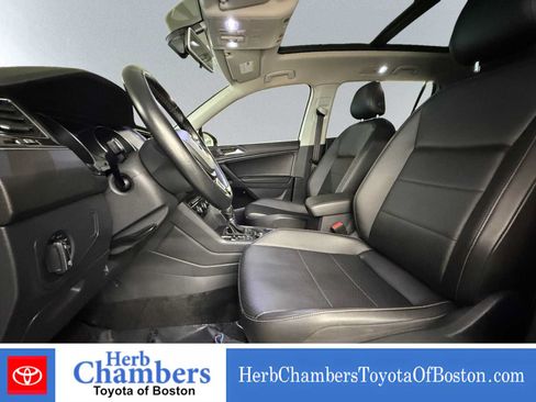 Used 2018 Volkswagen Tiguan SE w/ Panoramic Sunroof Package AWD/4WD image 7
