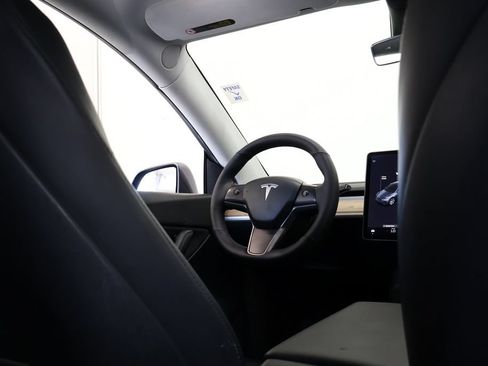 Used 2021 Tesla Model Y Long Range AWD/4WD image 23
