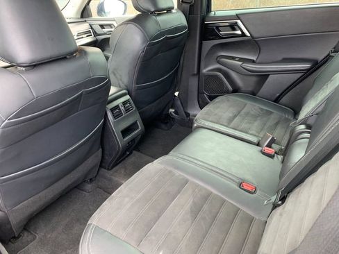 Used 2023 Mitsubishi Outlander SE image 14