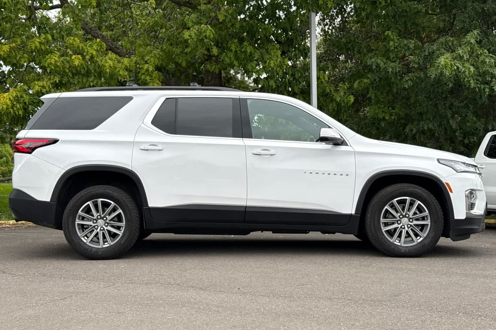 Used 2023 Chevrolet Traverse LT w/ LPO, Cargo Package AWD/4WD image 8