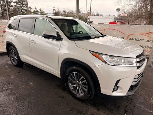 Used 2018 Toyota Highlander XLE image 7