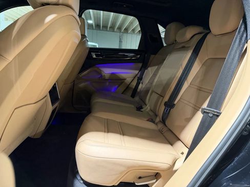 Used 2019 Porsche Cayenne AWD/4WD image 12