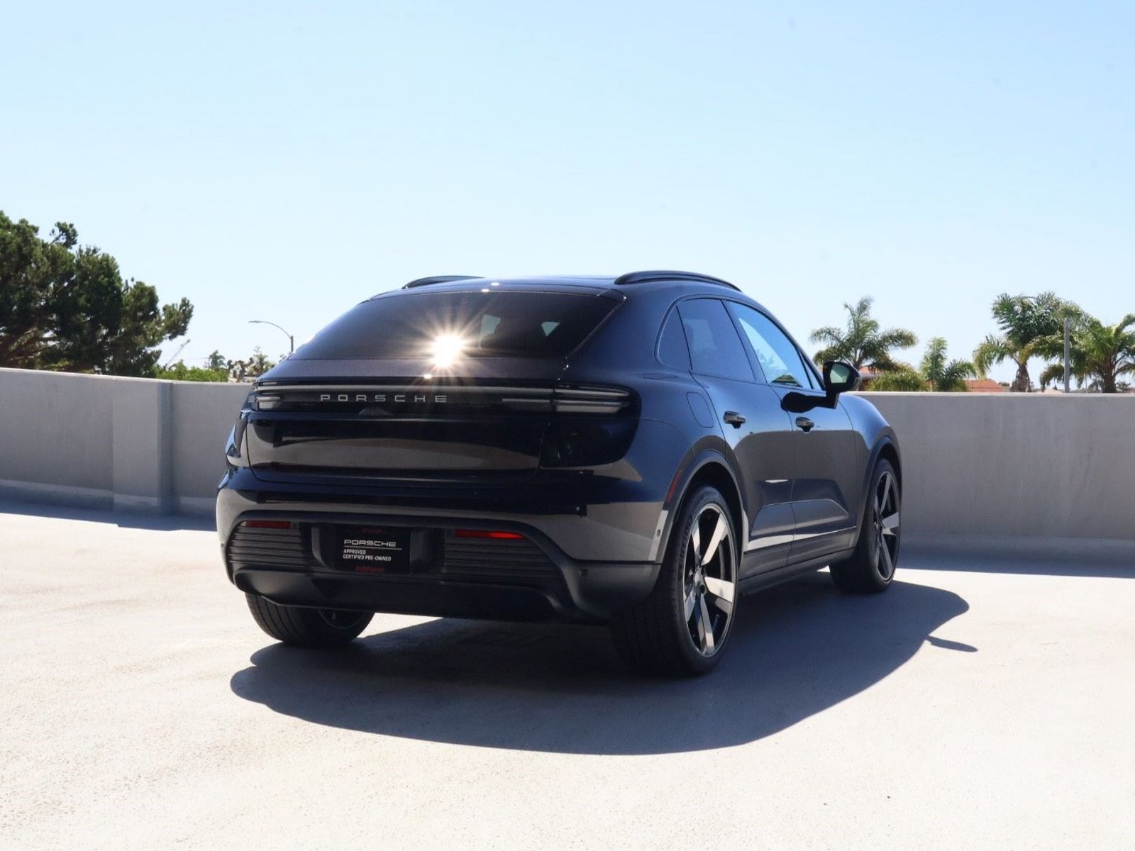 Certified 2024 Porsche Macan 4 Electric AWD/4WD image 9