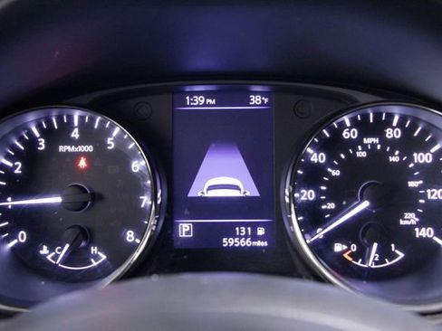 Used 2018 Nissan Rogue SV w/ Premium Package image 23