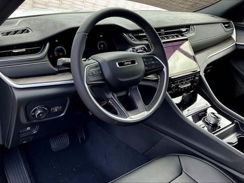 New 2025 Jeep Grand Cherokee Limited w/ Trailer Tow Package image 7